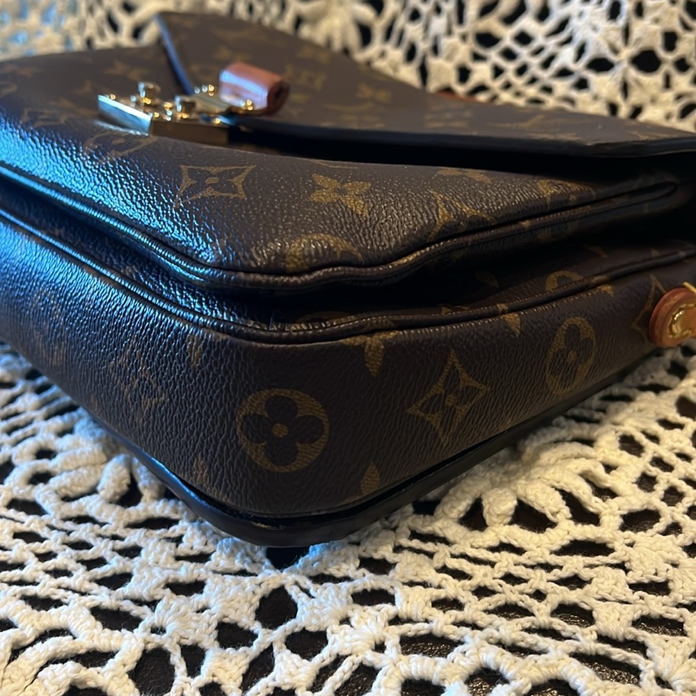 Louis Vuitton Monogram  Pochette Métis - Picture 6 of 12